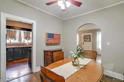 Dining - 450 E Ridgeway St, Jackson, MS 39206 photo 1 of 2