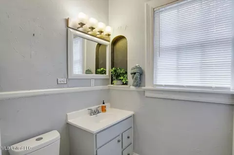 Bath - 450 E Ridgeway St, Jackson, MS 39206 photo 3 of 3