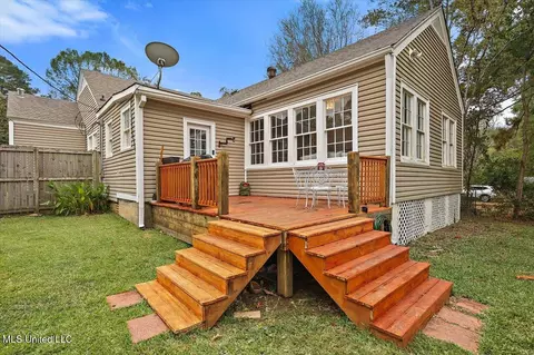 Exterior - 450 E Ridgeway St, Jackson, MS 39206 photo 5 of 11