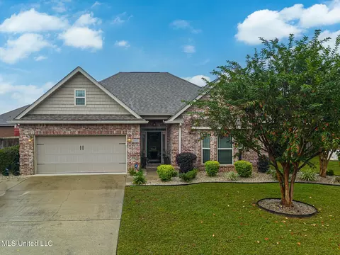 10450 Autumn Dr, Gulfport, MS 39503