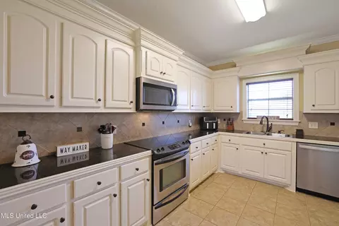 241 Brigade Ave, Canton, MS 39046 photo 8
