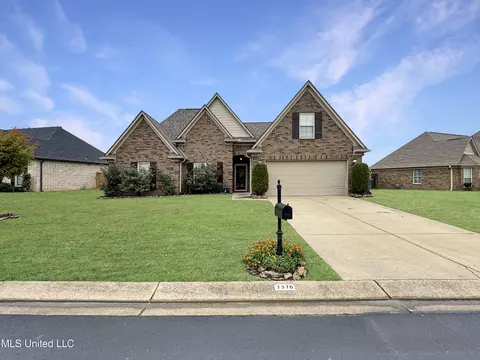7370 Redberry Dr, Horn Lake, MS 38637