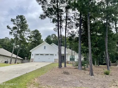 68 Westhaven Dr, Hattiesburg, MS 39402