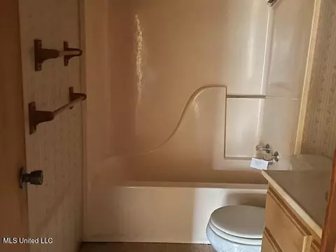 Bath - 30 S Walker Rd, Perkinston, MS 39573 photo 1 of 2