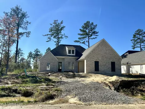121 Charleston Ln, Madison, MS 39110