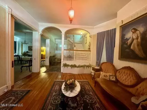 Entry Way - 206 Linton Ave, Natchez, MS 39120 photo 1 of 7