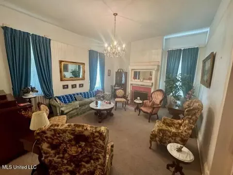 Living - 206 Linton Ave, Natchez, MS 39120 photo 1 of 3