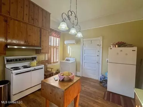 Kitchen - 206 Linton Ave, Natchez, MS 39120 photo 2 of 2