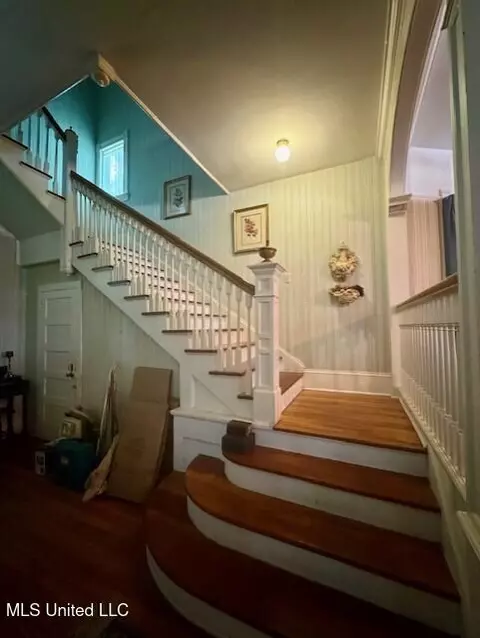 Entry Way - 206 Linton Ave, Natchez, MS 39120 photo 4 of 7