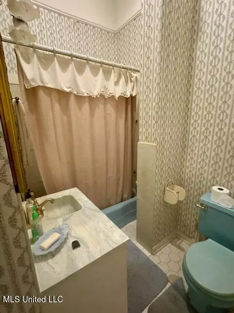 Bath - 206 Linton Ave, Natchez, MS 39120 photo 3 of 3