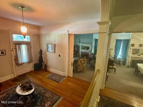 Entry Way - 206 Linton Ave, Natchez, MS 39120 photo 5 of 7