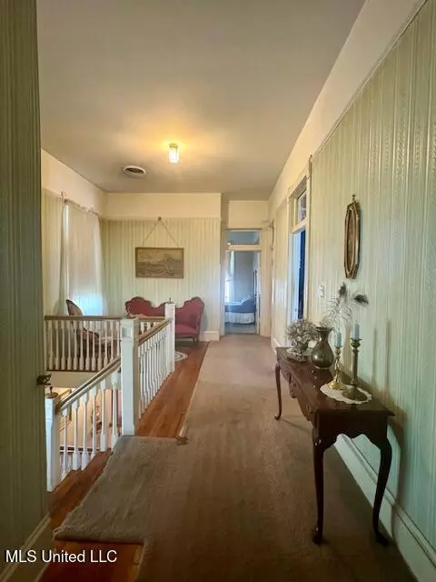 Entry Way - 206 Linton Ave, Natchez, MS 39120 photo 6 of 7
