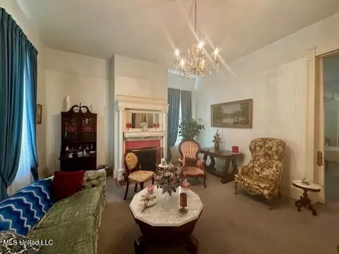 Living - 206 Linton Ave, Natchez, MS 39120 photo 2 of 3