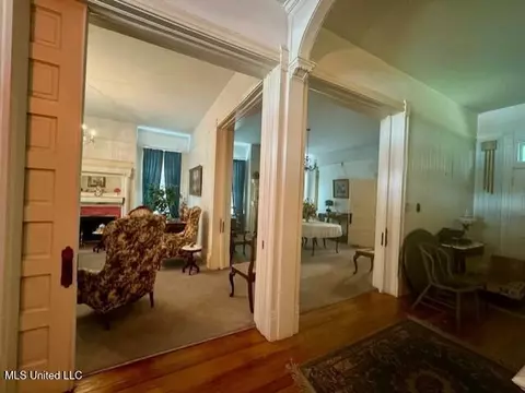 Entry Way - 206 Linton Ave, Natchez, MS 39120 photo 3 of 7