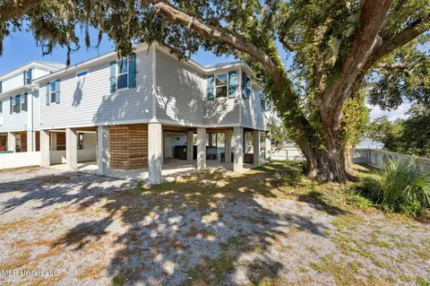 93 Phillip St, Bay Saint Louis, MS 39520