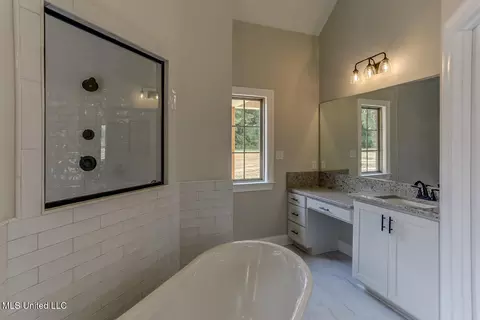 Bath - 4782 Taylor Trl, Hernando, MS 38632 photo 1 of 4