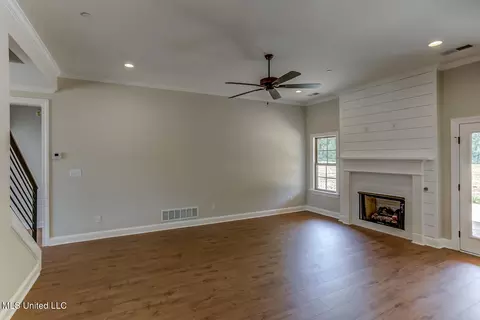 Living - 4782 Taylor Trl, Hernando, MS 38632 photo 2 of 2