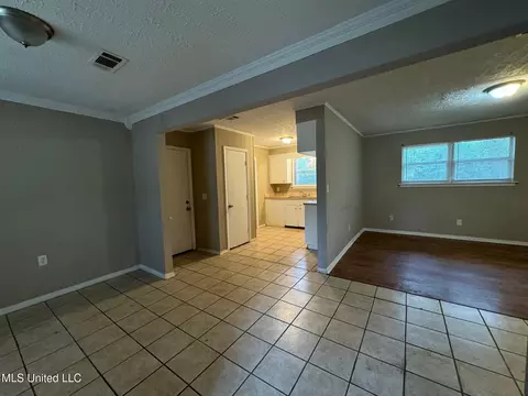 105 E Woodcrest Dr, Jackson, MS 39212 photo 3