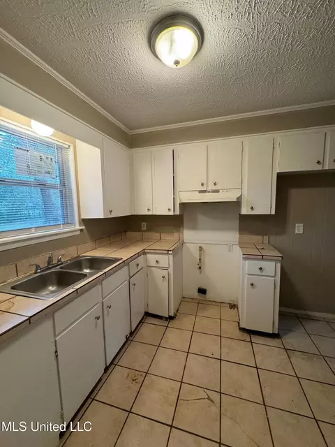 105 E Woodcrest Dr, Jackson, MS 39212 photo 6