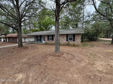 105 E Woodcrest Dr, Jackson, MS 39212 photo 2