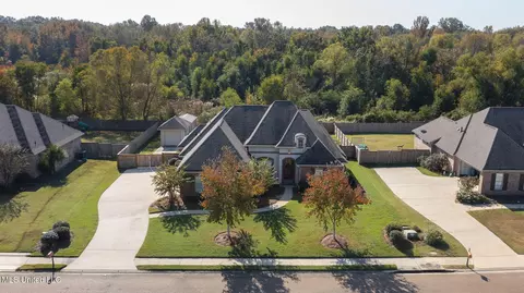 105 Grandwood Dr, Canton, MS 39046