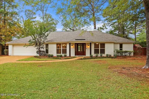 219 E Lake Dr, Brandon, MS 39047