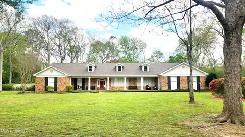 305 Creekbend Rd, Natchez, MS 39120