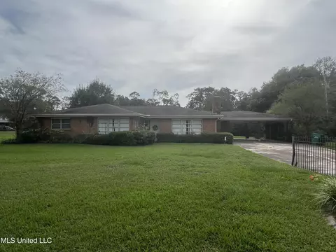1019 Old Spanish Trl, Bay Saint Louis, MS 39520