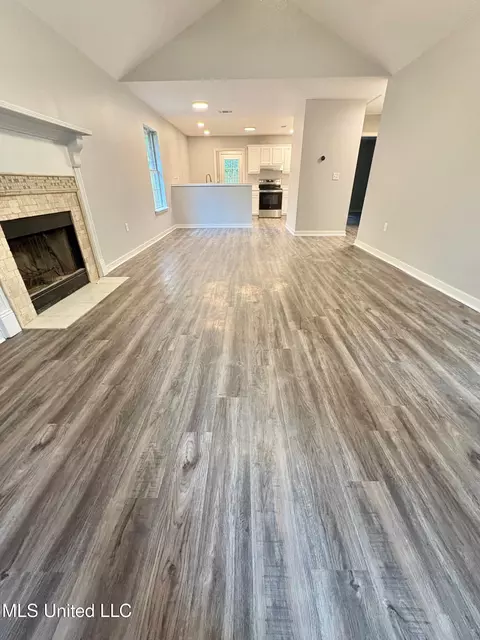 Living - 220 Falcon Cv, Brandon, MS 39047 photo 2 of 4