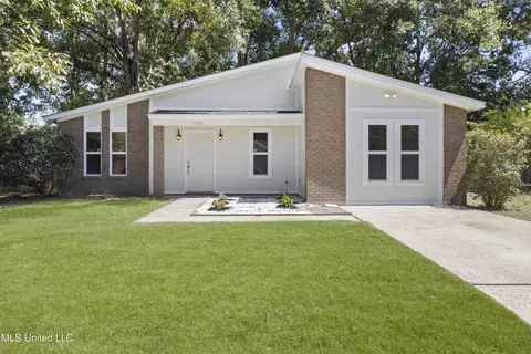 7108 Dewberry St, Ocean Springs, MS 39564