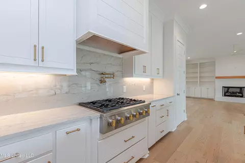 Kitchen - 104 Parson Pl, Madison, MS 39110 photo 4 of 6