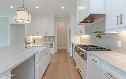 Kitchen - 104 Parson Pl, Madison, MS 39110 photo 3 of 6