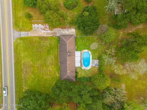 726 W Central Ave, Wiggins, MS 39577 photo 3