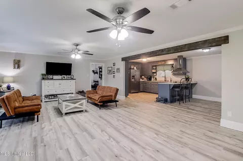 726 W Central Ave, Wiggins, MS 39577 photo 8