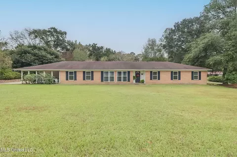 726 W Central Ave, Wiggins, MS 39577