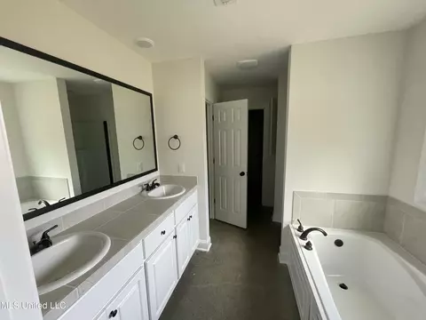 225 Hemingway Cir, Canton, MS 39046 photo 3