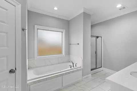 Bath - 962 Glenwild Cir, Canton, MS 39046 photo 1 of 3