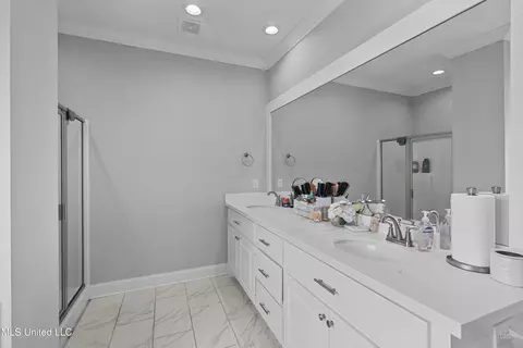 Bath - 962 Glenwild Cir, Canton, MS 39046 photo 2 of 3