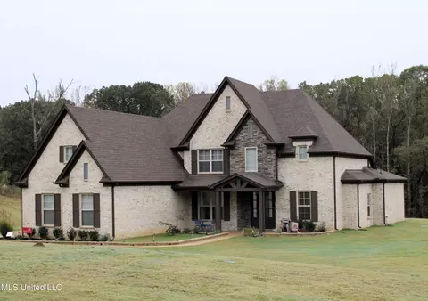 53 Poplar Ln, Holly Springs, MS 38635