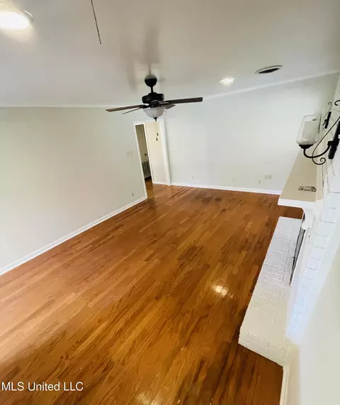 107 N Temple Rd, Natchez, MS 39120 photo 2