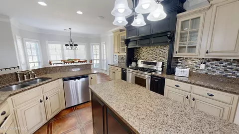 Kitchen - 2922 Grove Meadows Dr, Nesbit, MS 38651 photo 4 of 4