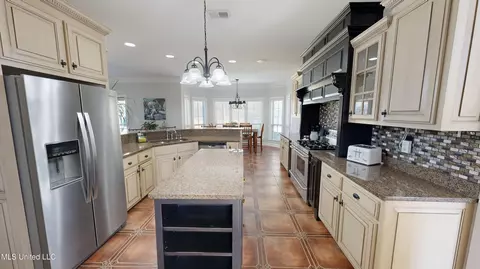 Kitchen - 2922 Grove Meadows Dr, Nesbit, MS 38651 photo 3 of 4