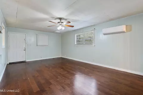 Living - 6375 Arkabutla Rd, Coldwater, MS 38618 photo 2 of 5