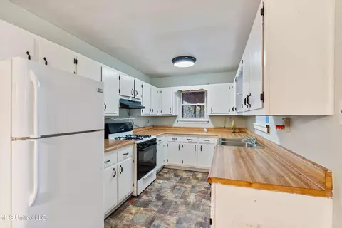 Kitchen - 6375 Arkabutla Rd, Coldwater, MS 38618 photo 1 of 2