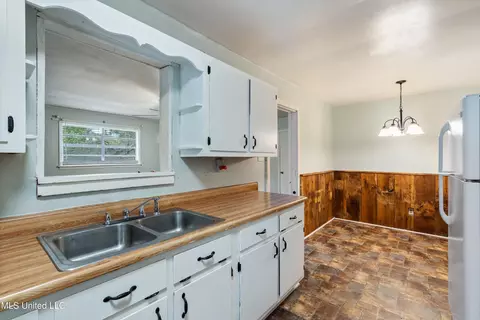Kitchen - 6375 Arkabutla Rd, Coldwater, MS 38618 photo 2 of 2