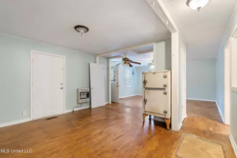 Living - 6375 Arkabutla Rd, Coldwater, MS 38618 photo 4 of 5