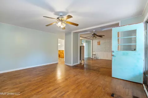 Living - 6375 Arkabutla Rd, Coldwater, MS 38618 photo 3 of 5