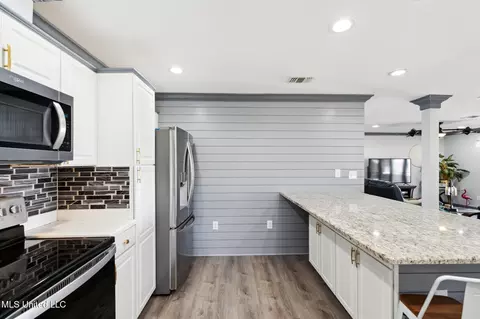 Kitchen - 839 E Beach Blvd, Long Beach, MS 39560 photo 3 of 4