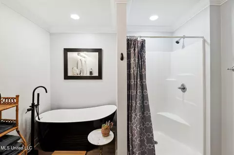Bath - 839 E Beach Blvd, Long Beach, MS 39560 photo 2 of 3