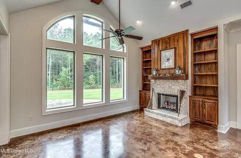 Living - 261 Millville Rd, Canton, MS 39046 photo 4 of 5